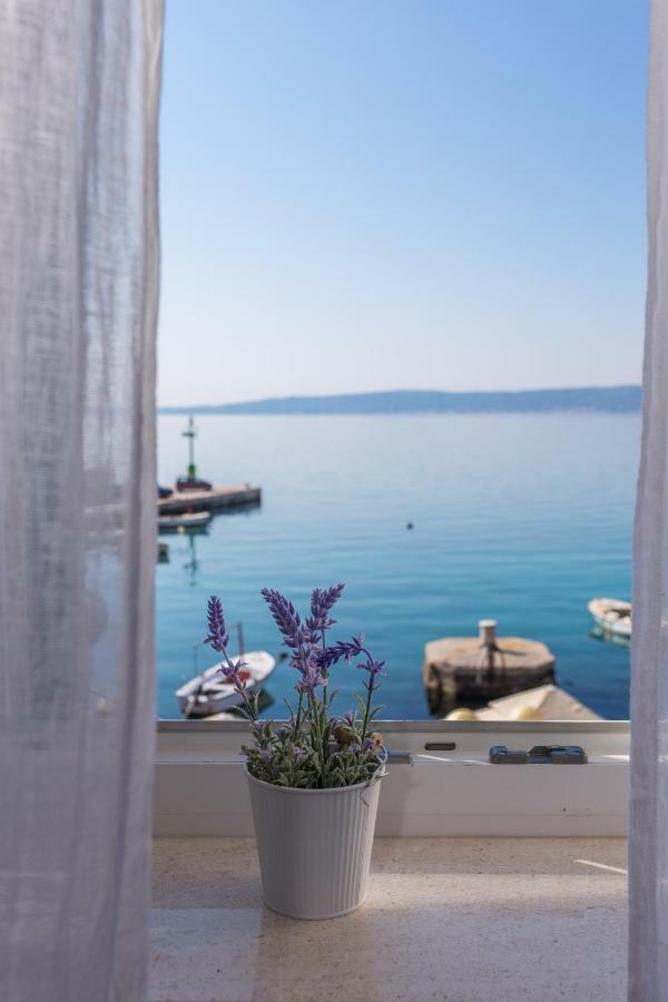 Seafront Apartment In Historical Cippico Castle Kaštela Exterior foto